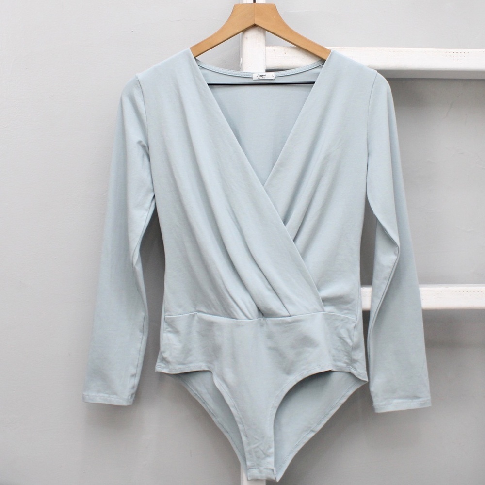 Linmon Light Blue Long Sleeve Plunging Deep V-Neckline Bodysuit Size Large - Picture 1 of 5